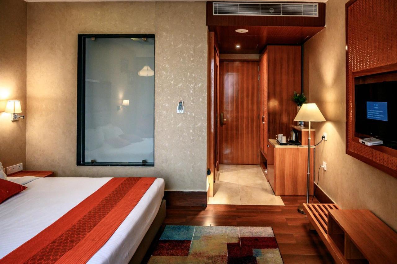 Dng The Grand Hotel Kanpur Exterior photo